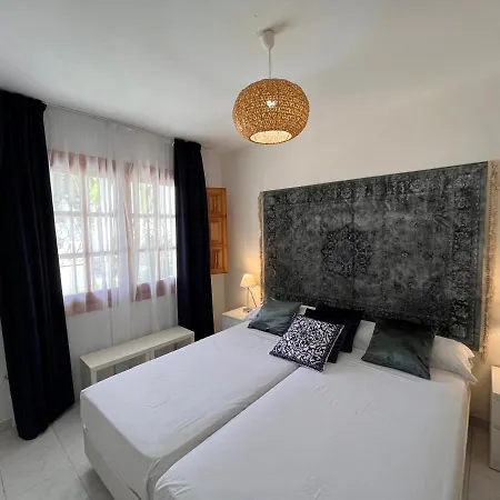 Dos Hermanas Coast Appartement *